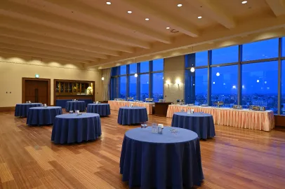 スカイホール サラの内観